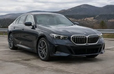 BMW 540i xDrive din 2024 la cumpărare. Ce consum și dotări oferă sedanul cu preț de bază de 65.895 de dolari